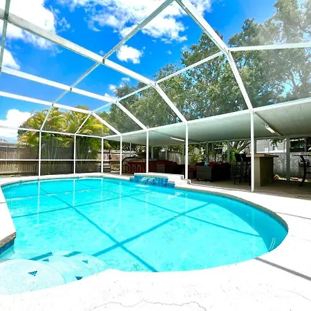 Private Oasis Retreat Heated Pool Hot Tub Beaches